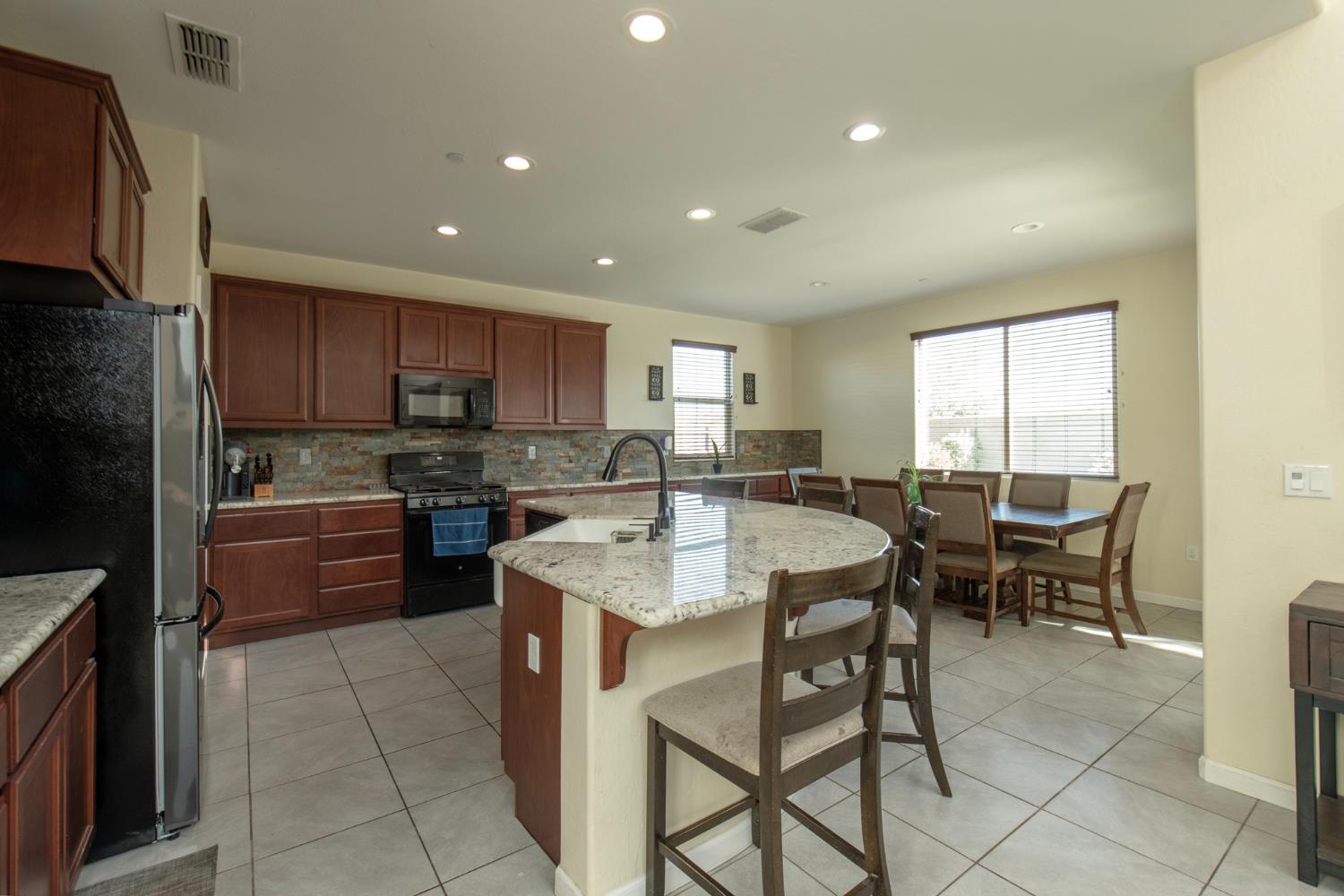 1604 porter, Visalia, CA 93291