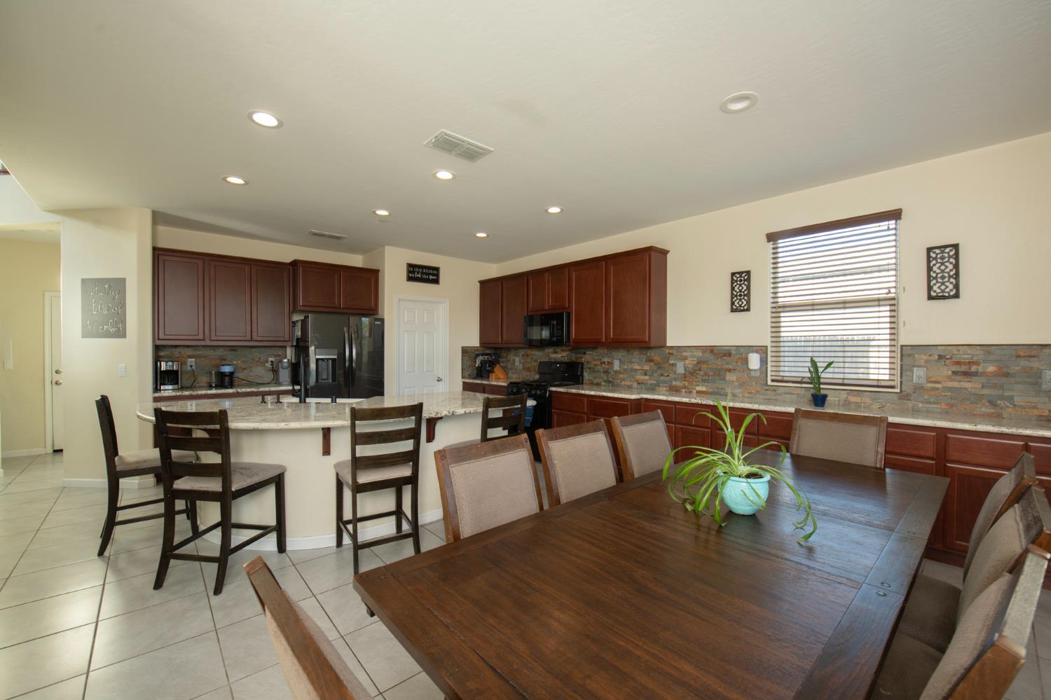 1604 porter, Visalia, CA 93291