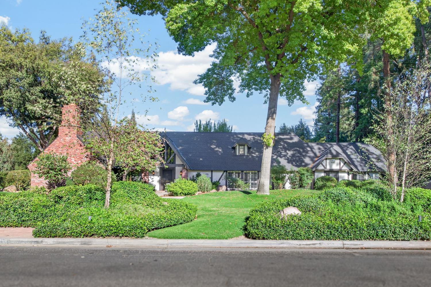 5504 N Parrish Way, Fresno, CA 93711