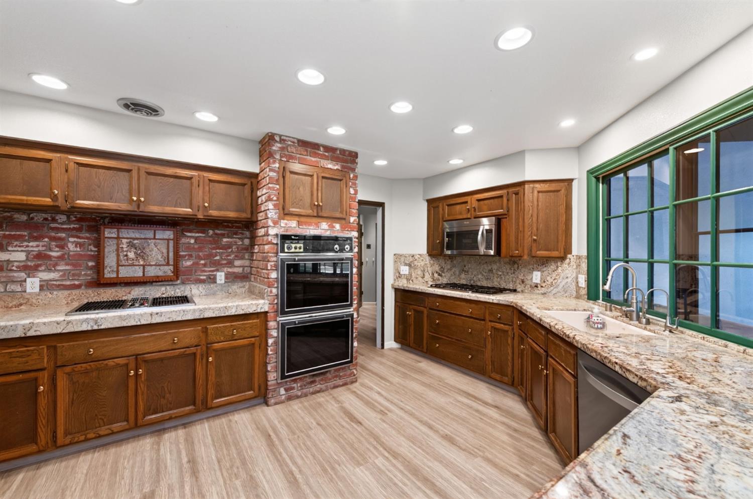 5504 N Parrish Way, Fresno, CA 93711
