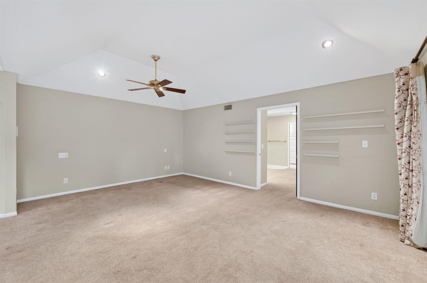 5504 N Parrish Way, Fresno, CA 93711