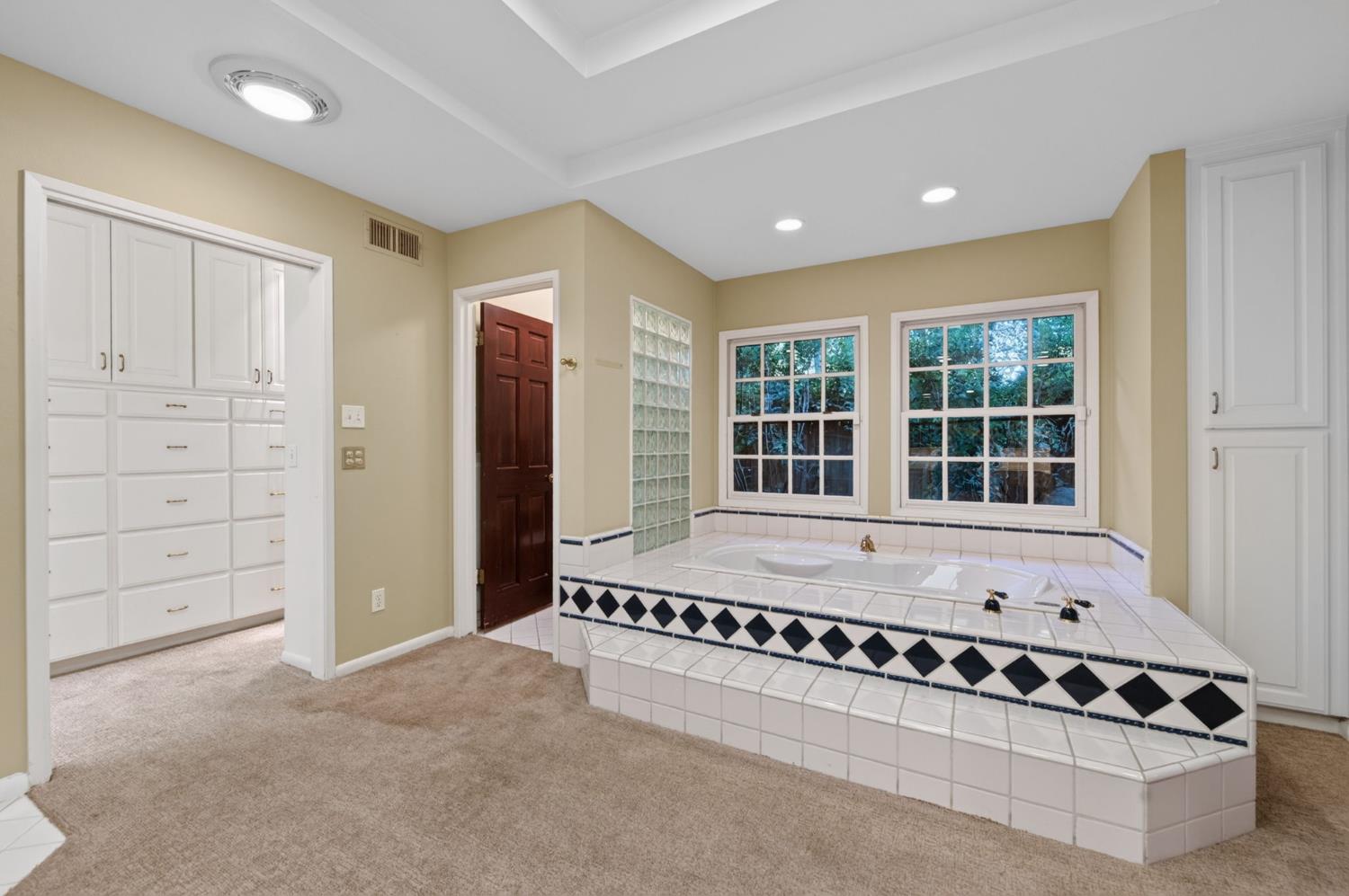 5504 N Parrish Way, Fresno, CA 93711