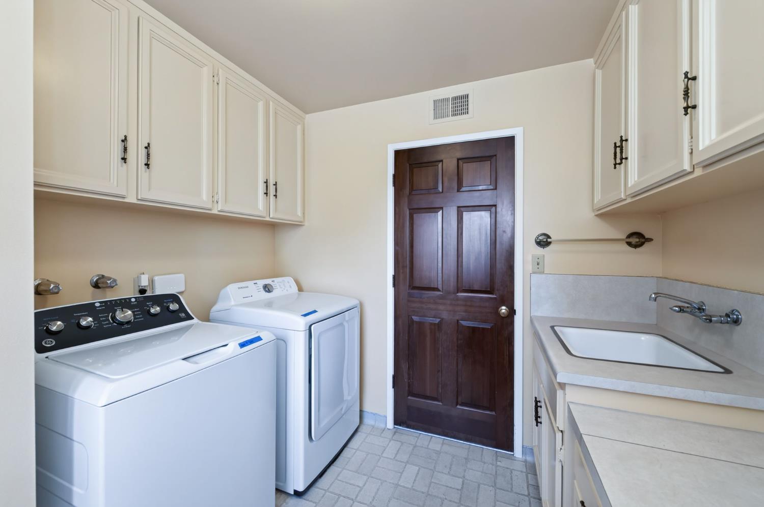 5504 N Parrish Way, Fresno, CA 93711