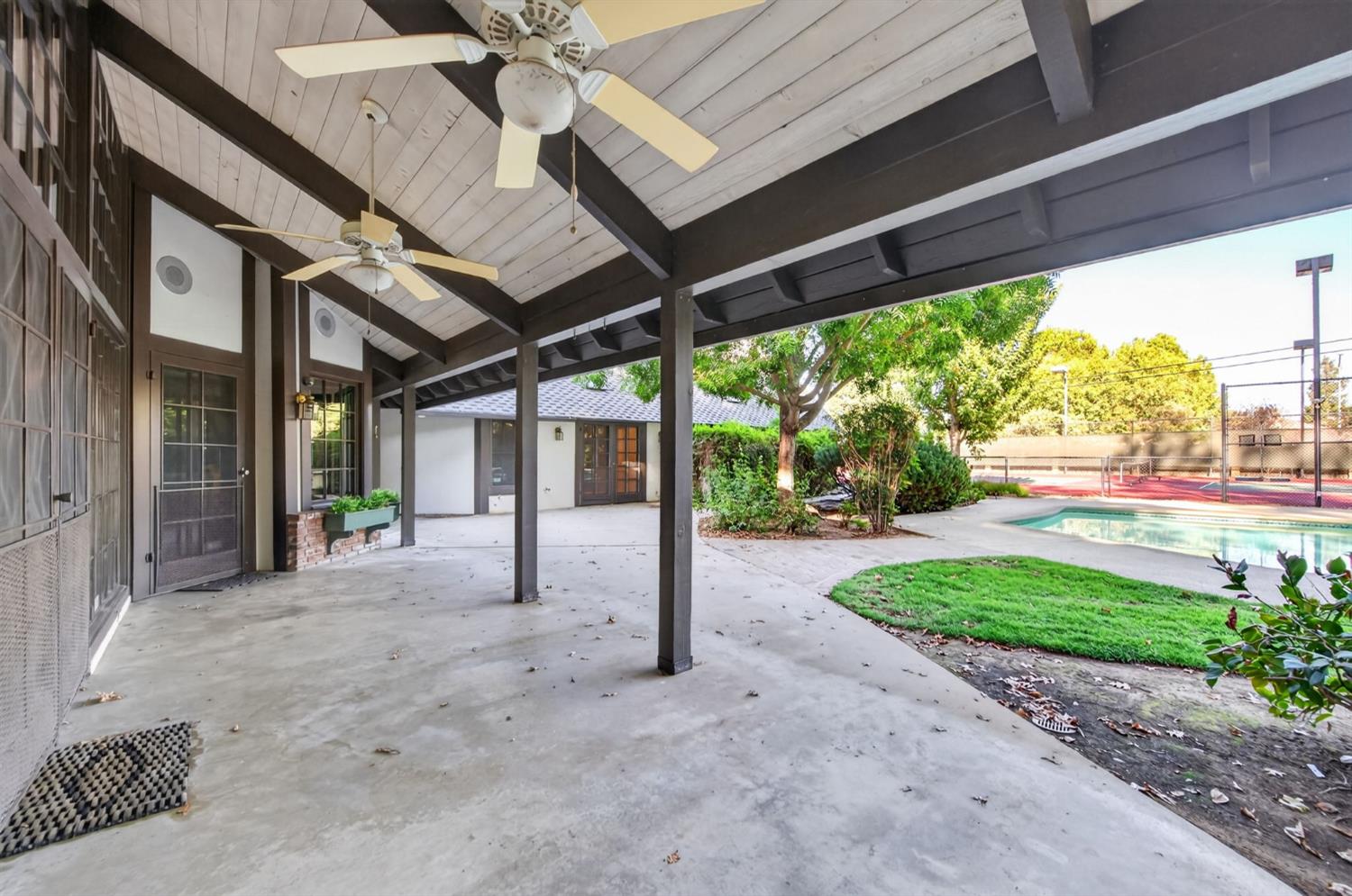 5504 N Parrish Way, Fresno, CA 93711