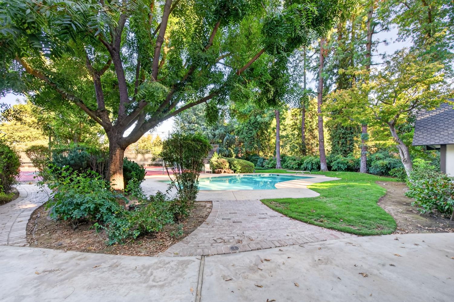 5504 N Parrish Way, Fresno, CA 93711