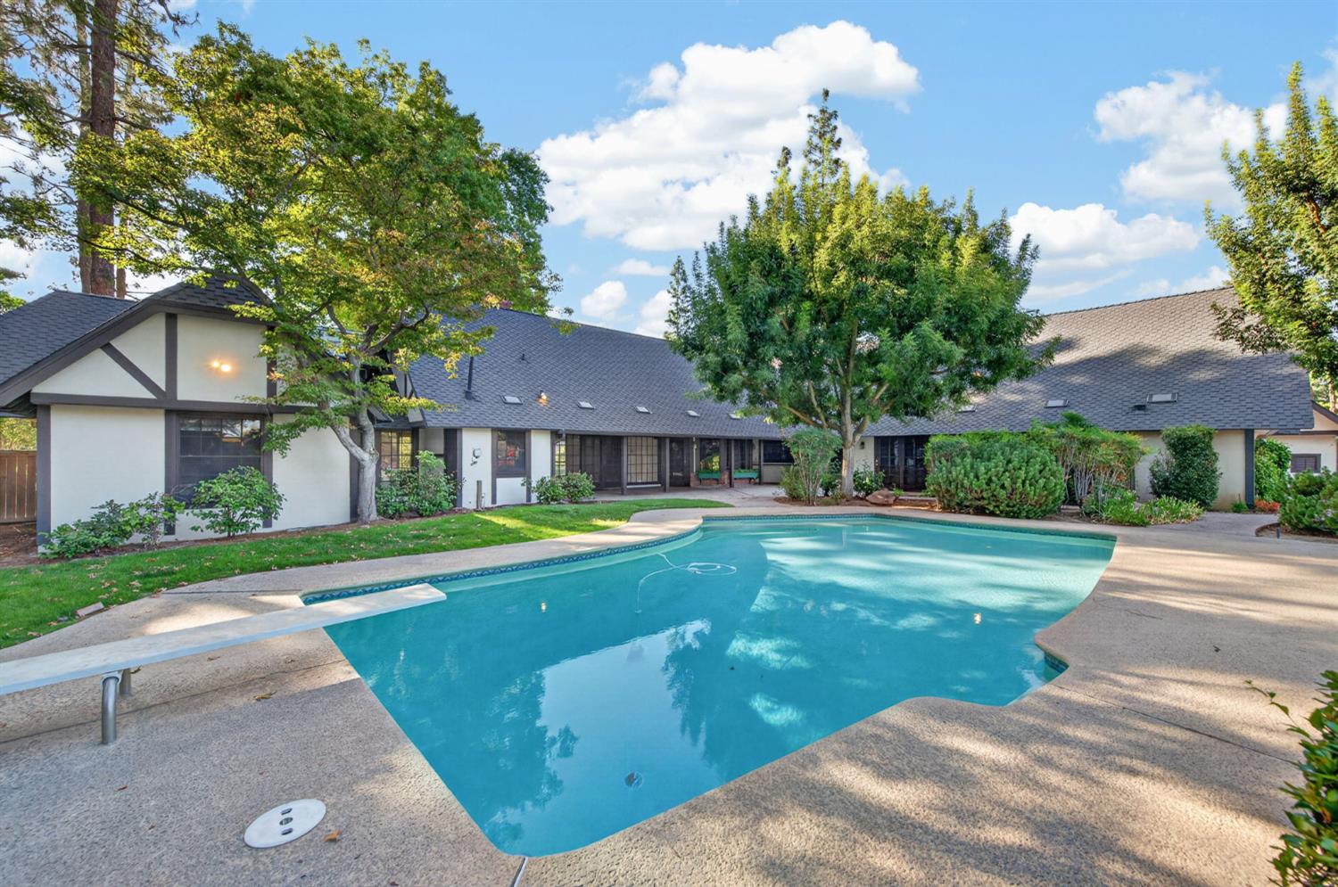 5504 N Parrish Way, Fresno, CA 93711