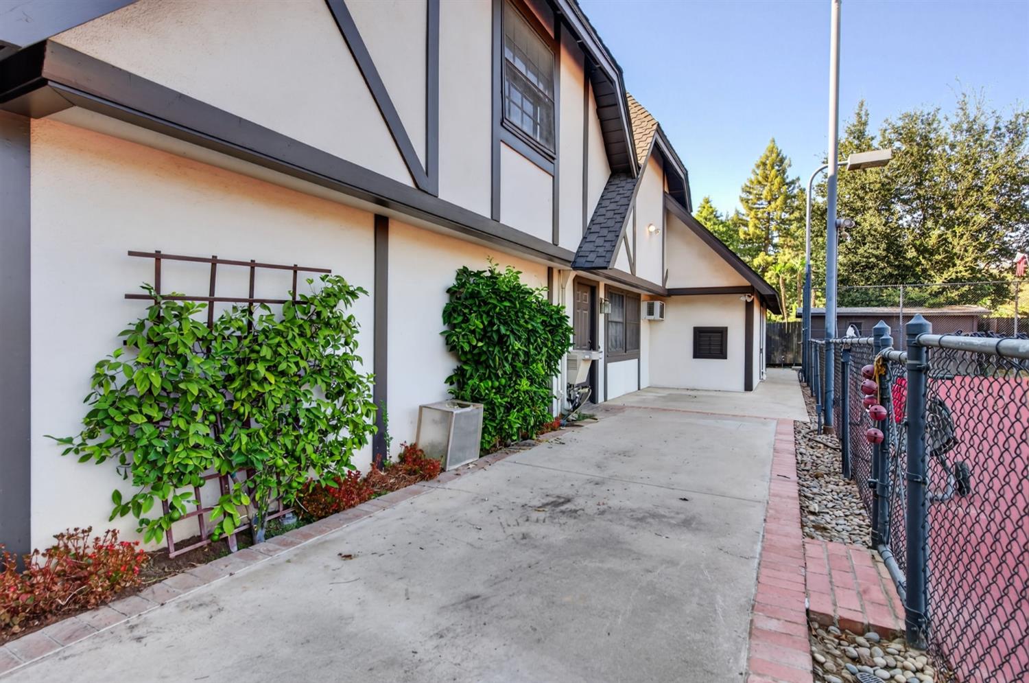 5504 N Parrish Way, Fresno, CA 93711