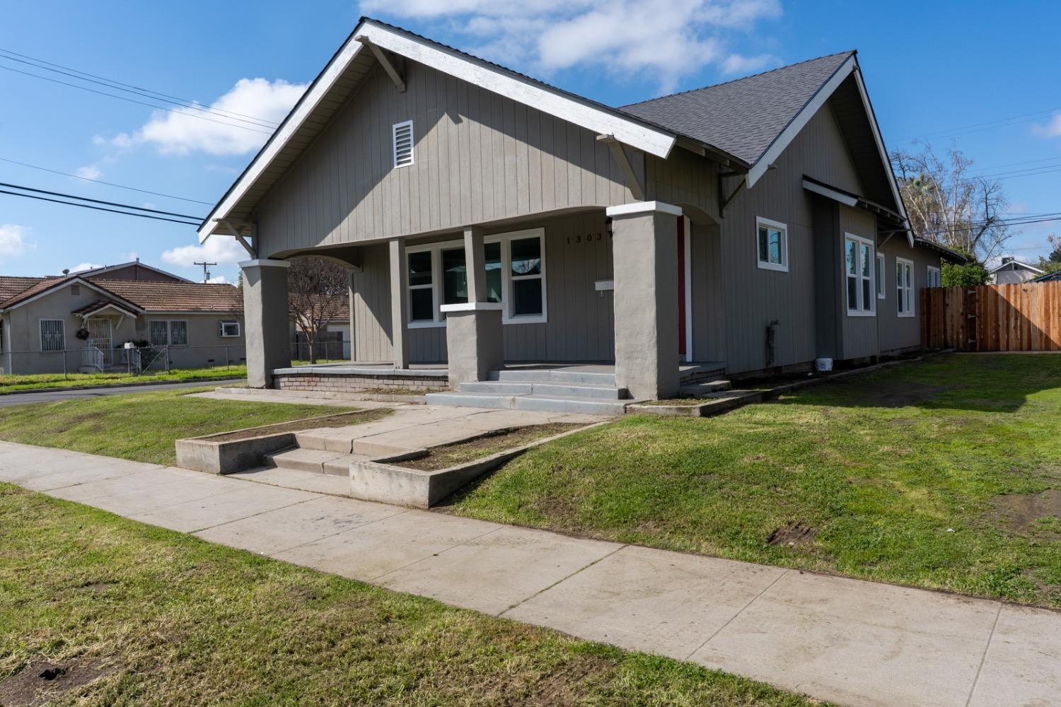 1303 N Calaveras St, Fresno, CA 93728