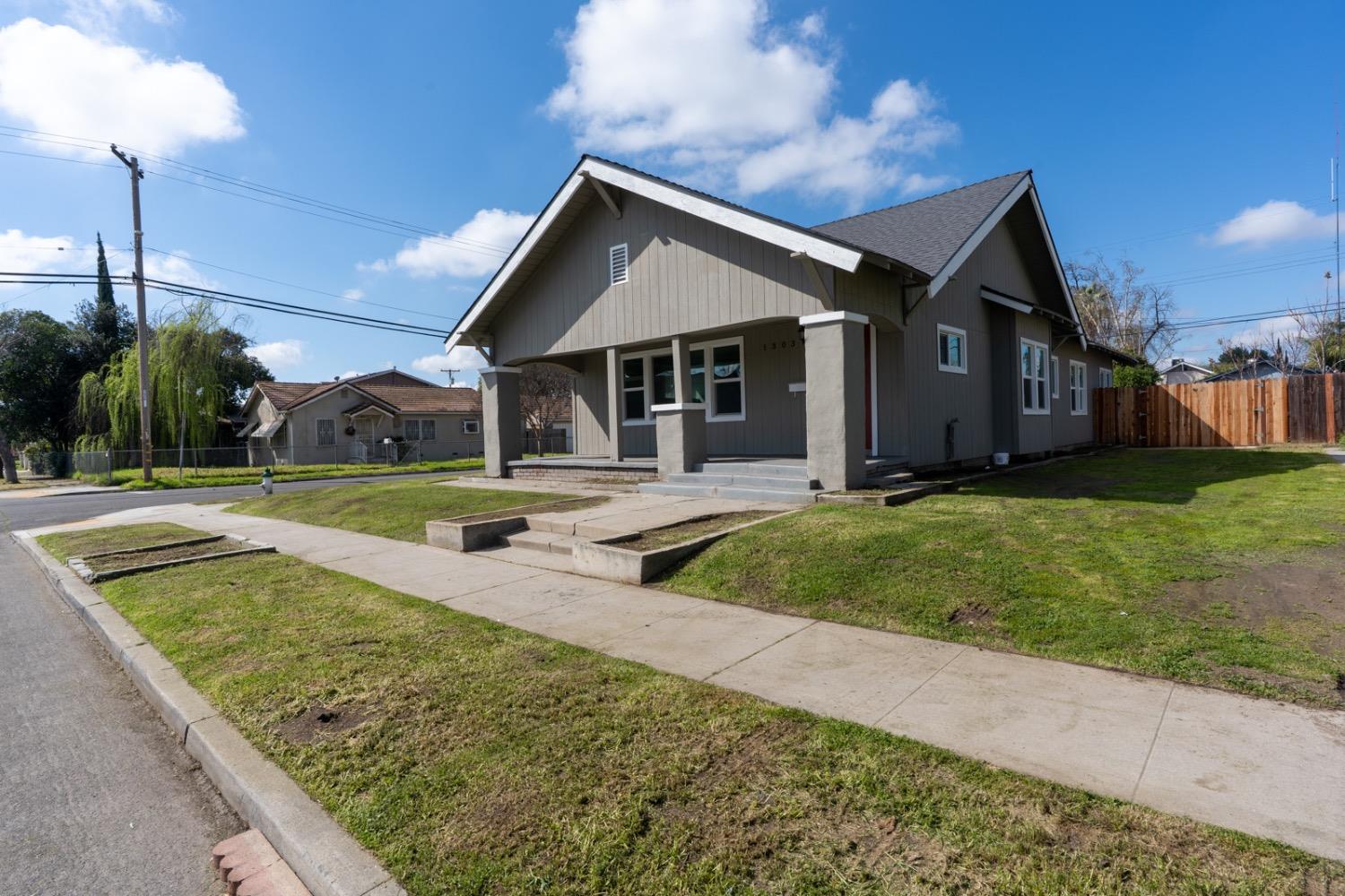 1303 N Calaveras St, Fresno, CA 93728