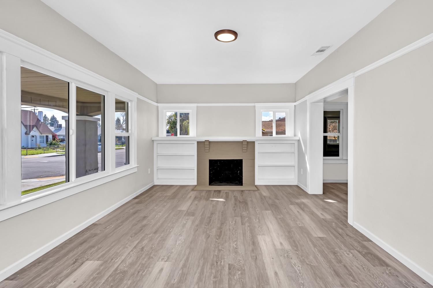 1303 N Calaveras St, Fresno, CA 93728
