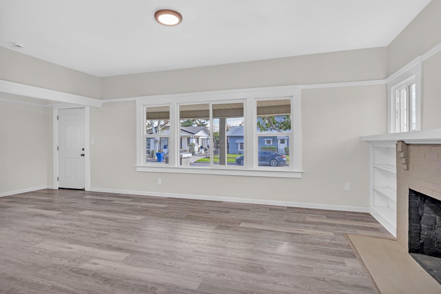 1303 N Calaveras St, Fresno, CA 93728