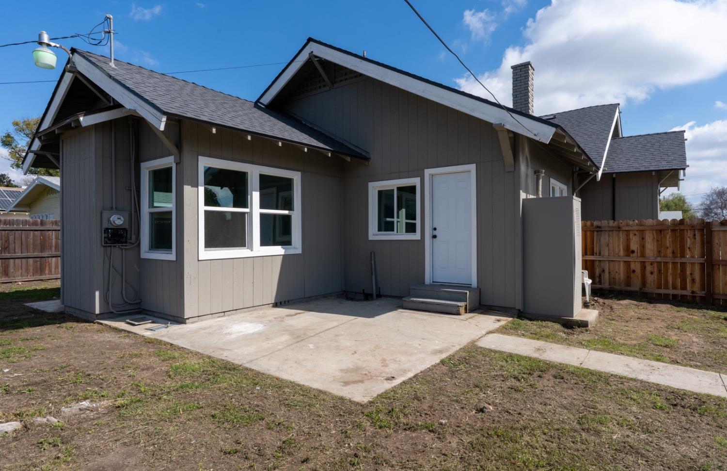 1303 N Calaveras St, Fresno, CA 93728