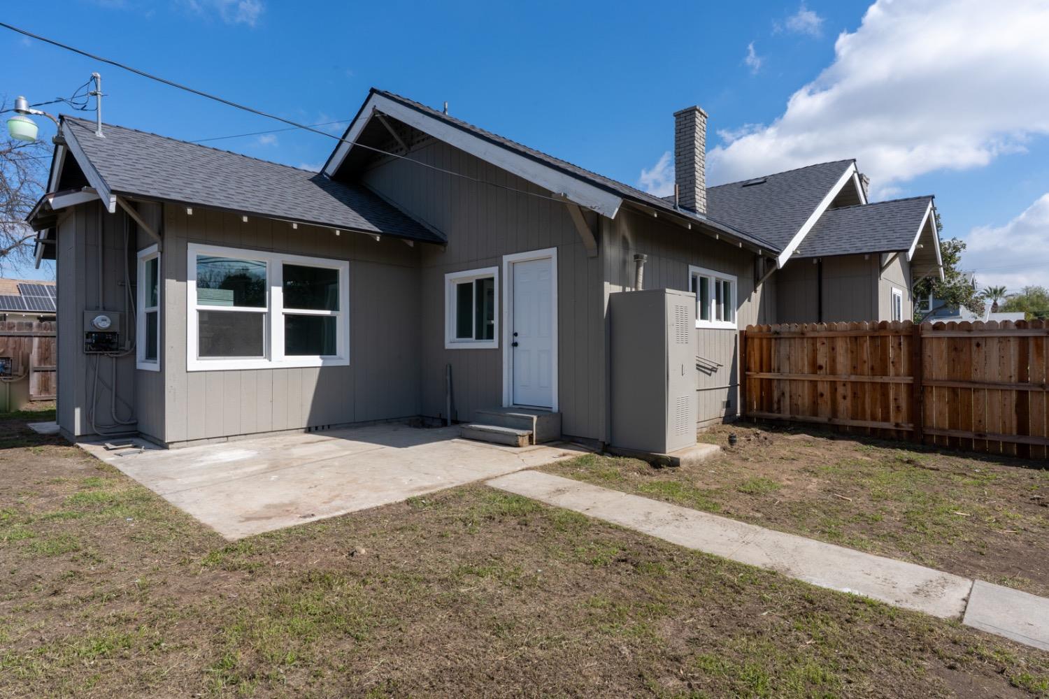 1303 N Calaveras St, Fresno, CA 93728