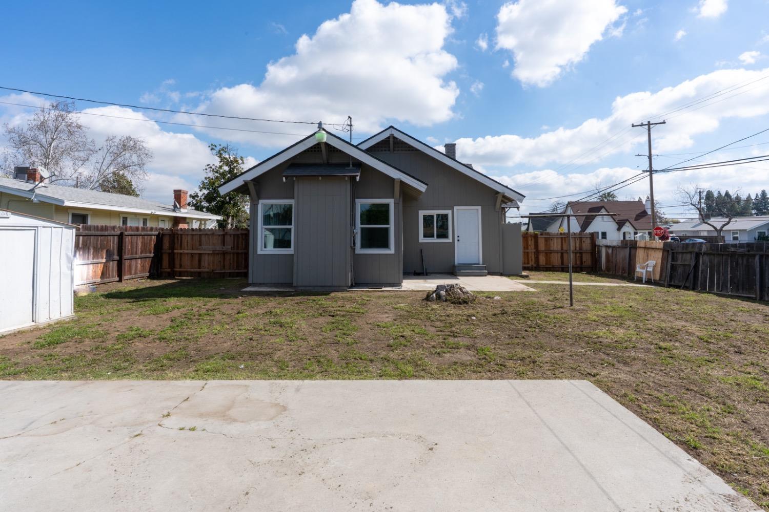 1303 N Calaveras St, Fresno, CA 93728