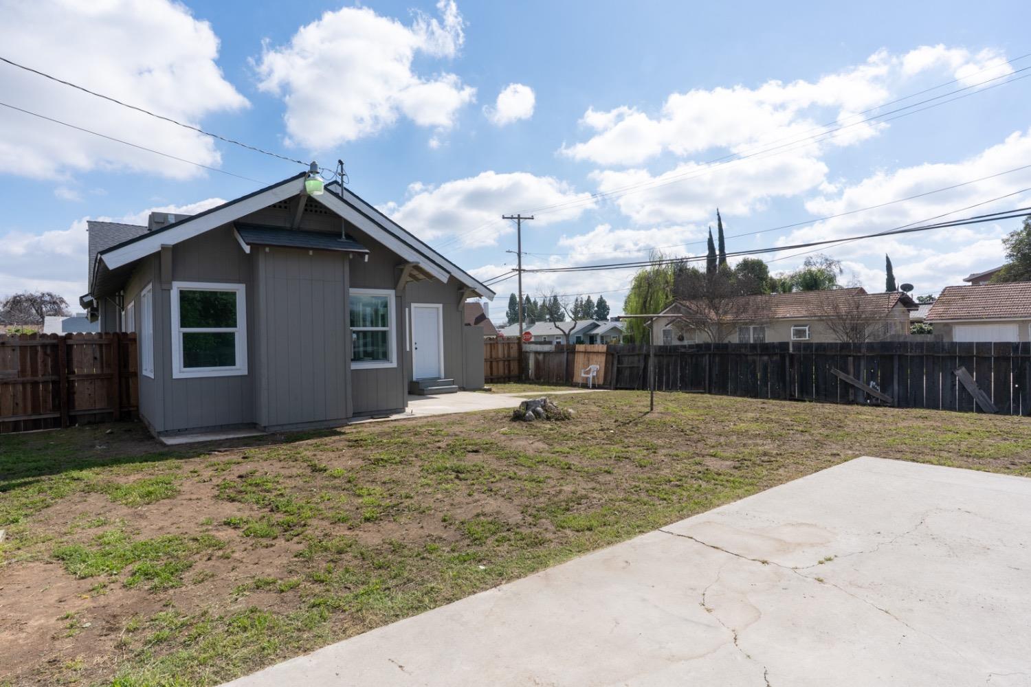 1303 N Calaveras St, Fresno, CA 93728