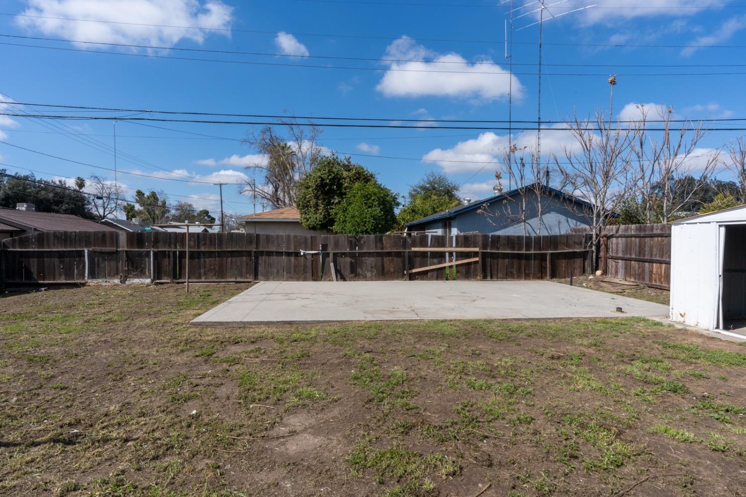 1303 N Calaveras St, Fresno, CA 93728