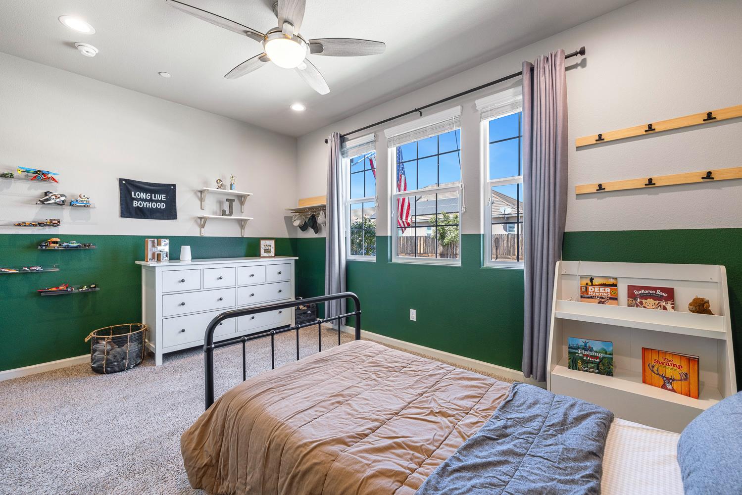 4052 Flint Ave, Clovis, CA 93619