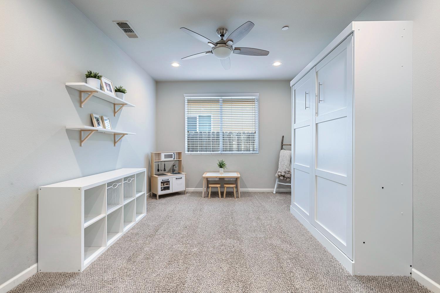 4052 Flint Ave, Clovis, CA 93619