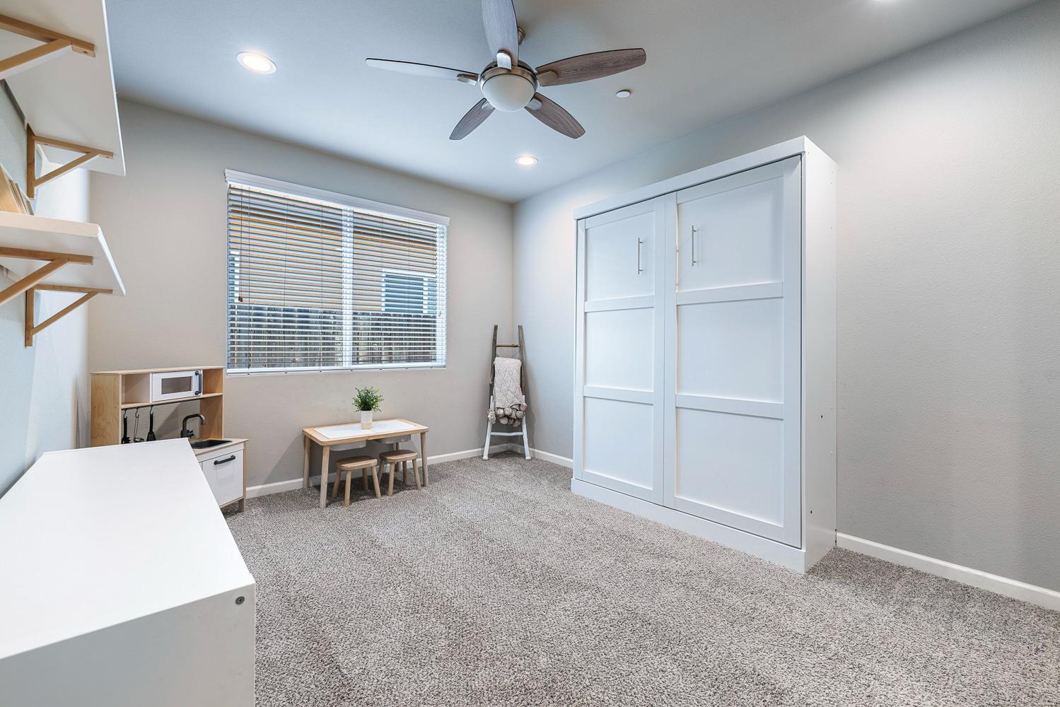 4052 Flint Ave, Clovis, CA 93619