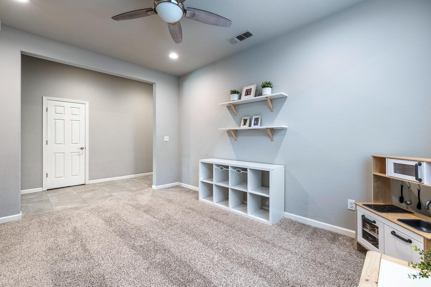 4052 Flint Ave, Clovis, CA 93619