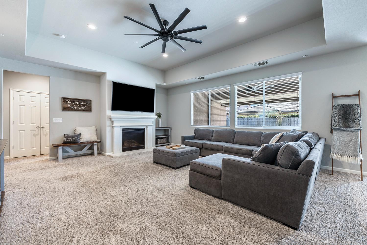 4052 Flint Ave, Clovis, CA 93619