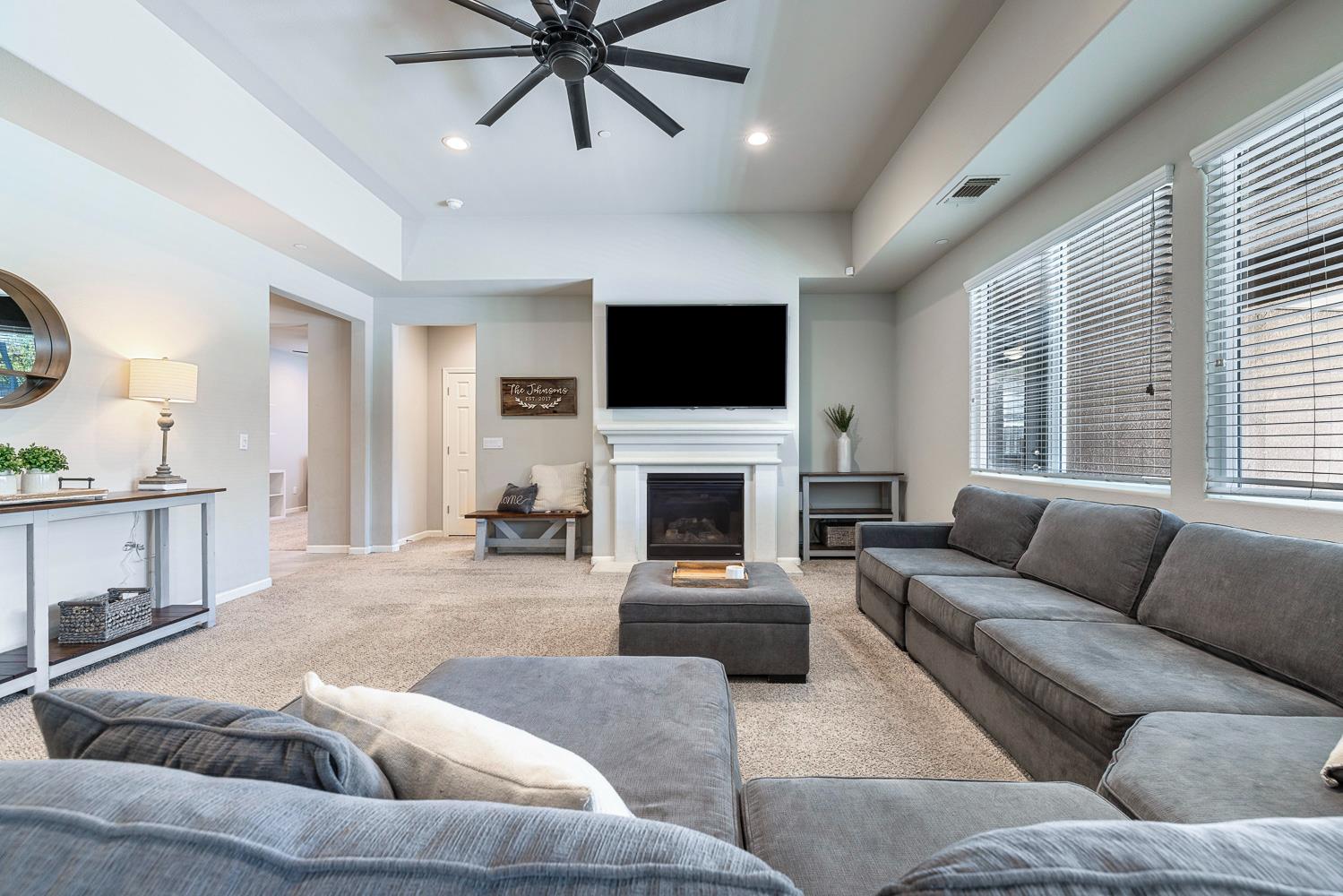 4052 Flint Ave, Clovis, CA 93619