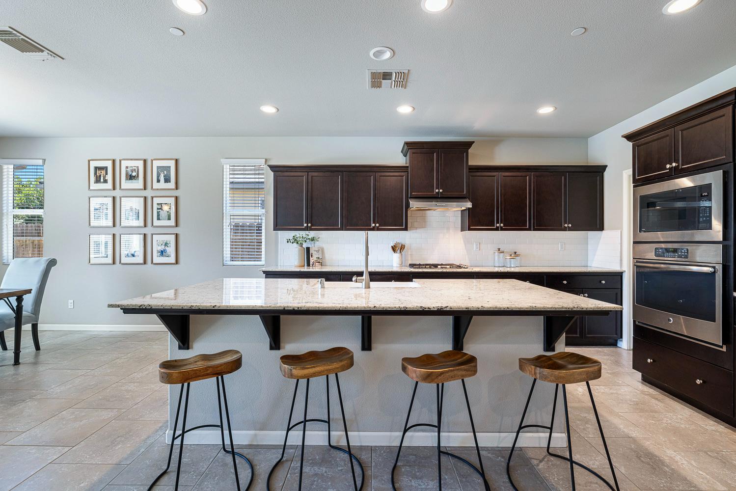 4052 Flint Ave, Clovis, CA 93619