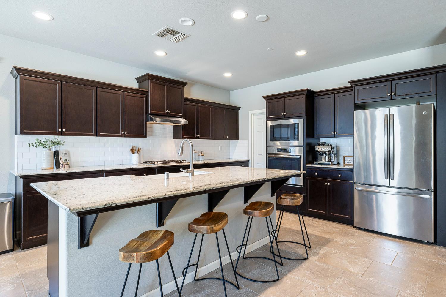 4052 Flint Ave, Clovis, CA 93619