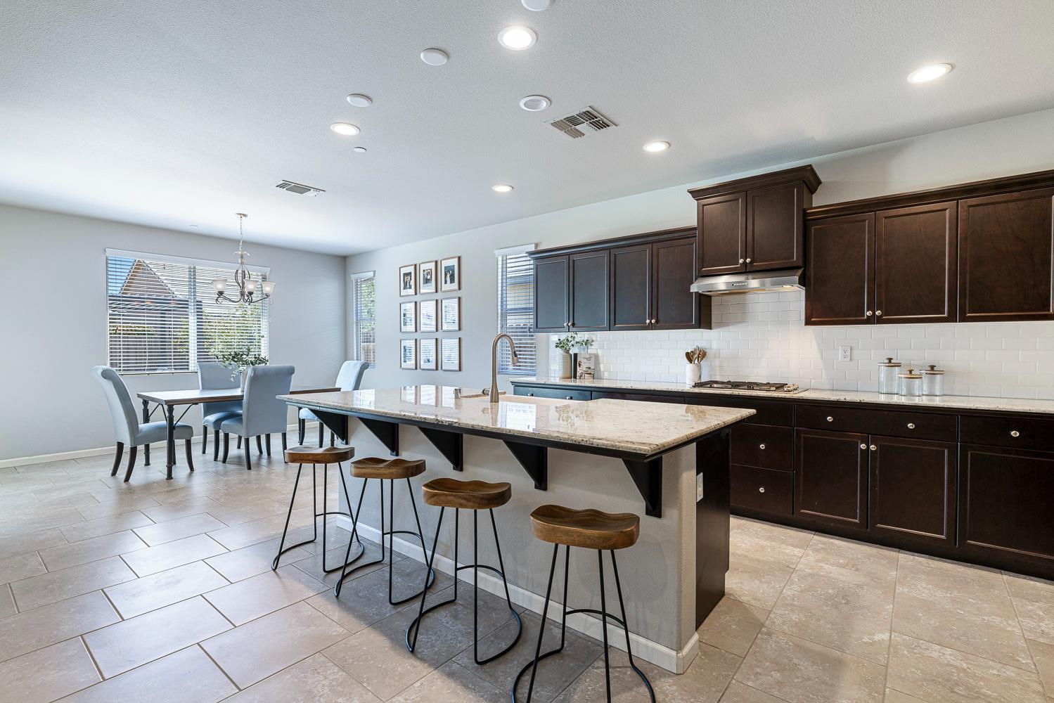 4052 Flint Ave, Clovis, CA 93619