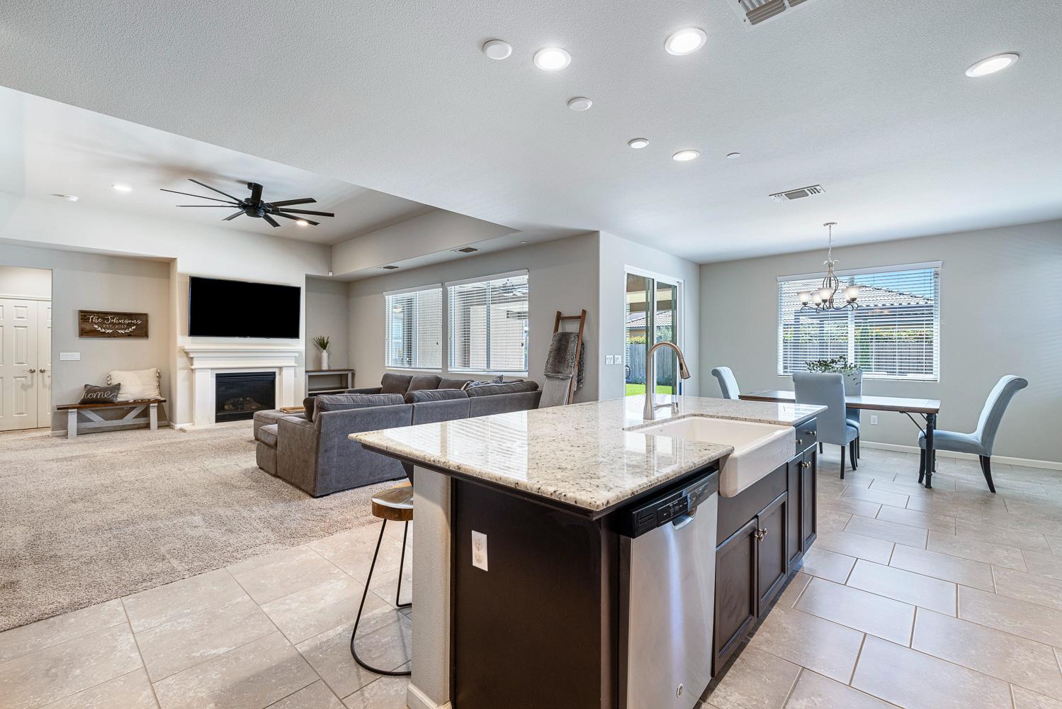 4052 Flint Ave, Clovis, CA 93619