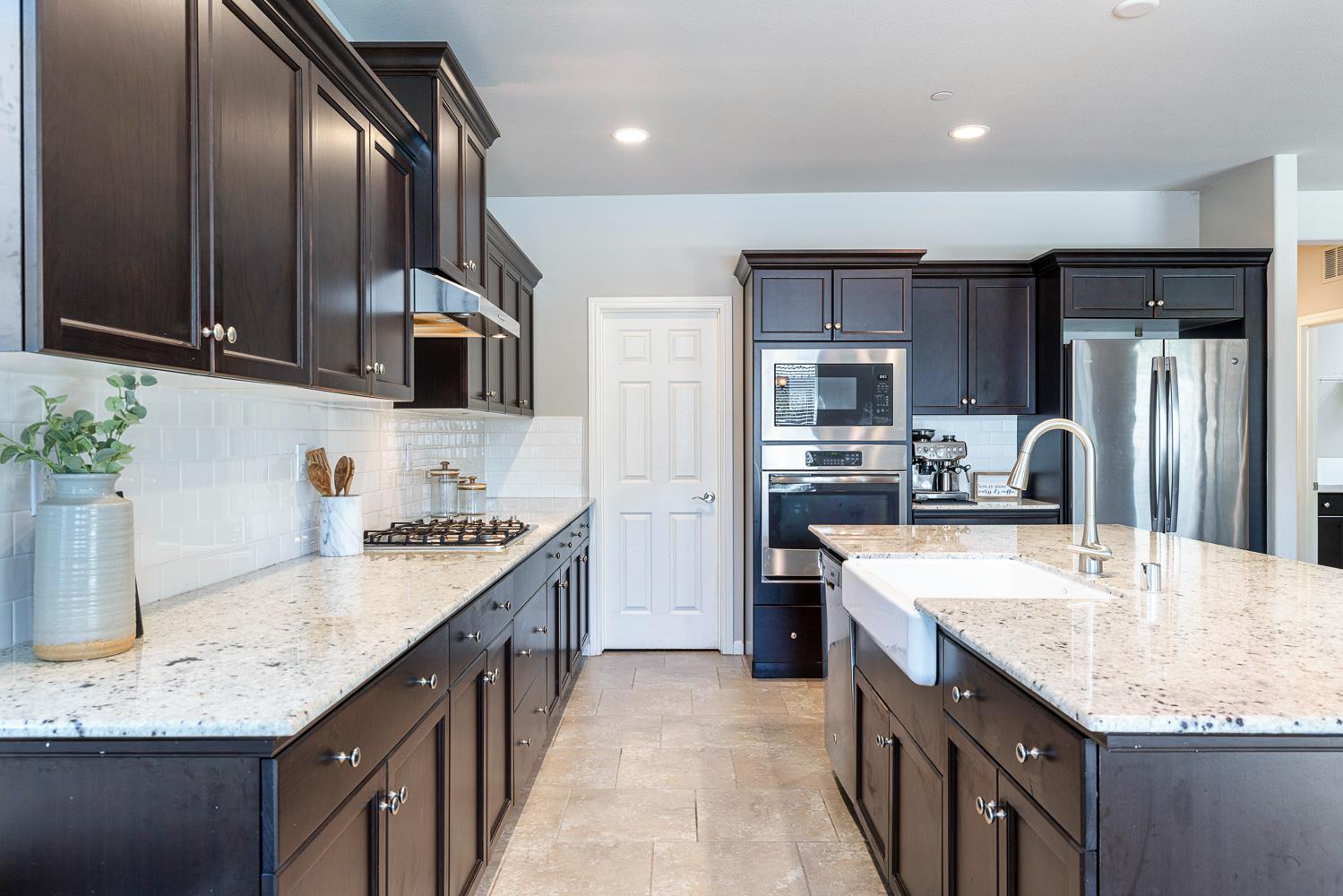 4052 Flint Ave, Clovis, CA 93619