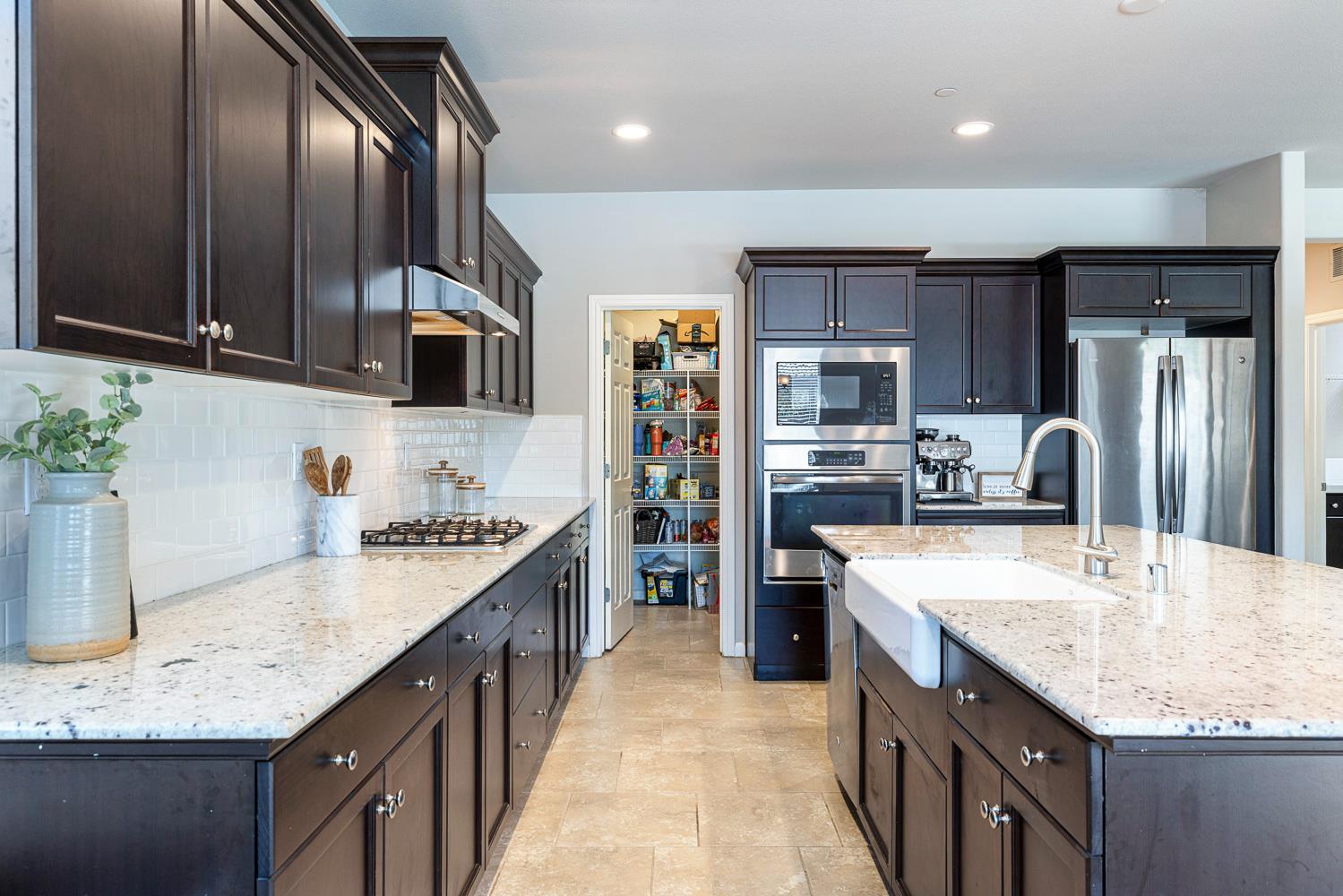 4052 Flint Ave, Clovis, CA 93619