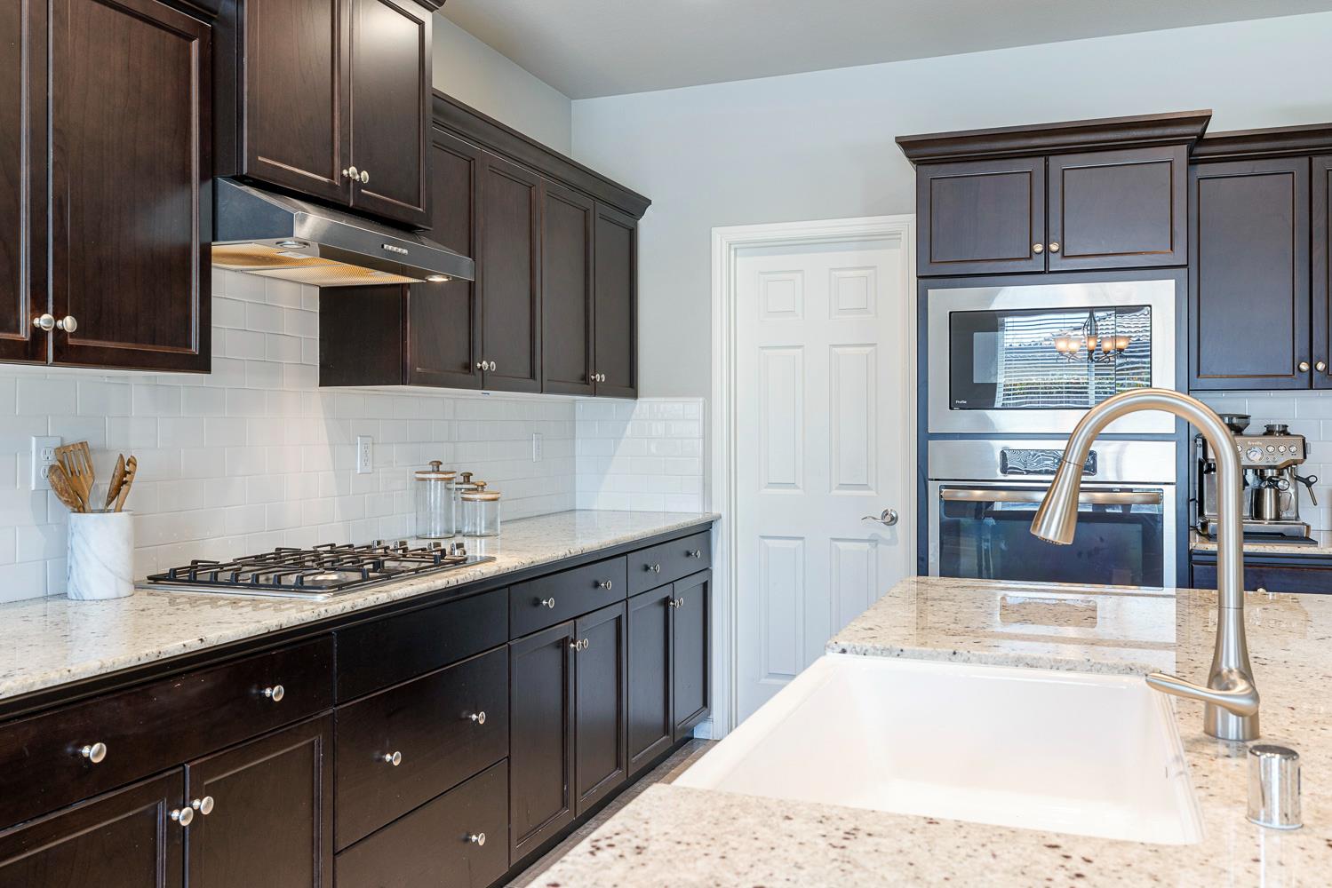 4052 Flint Ave, Clovis, CA 93619