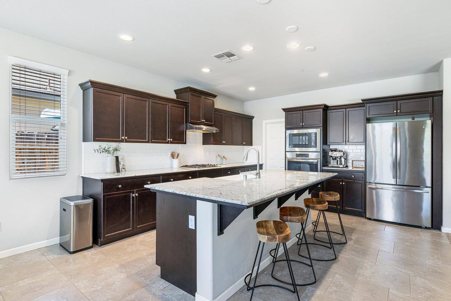 4052 Flint Ave, Clovis, CA 93619