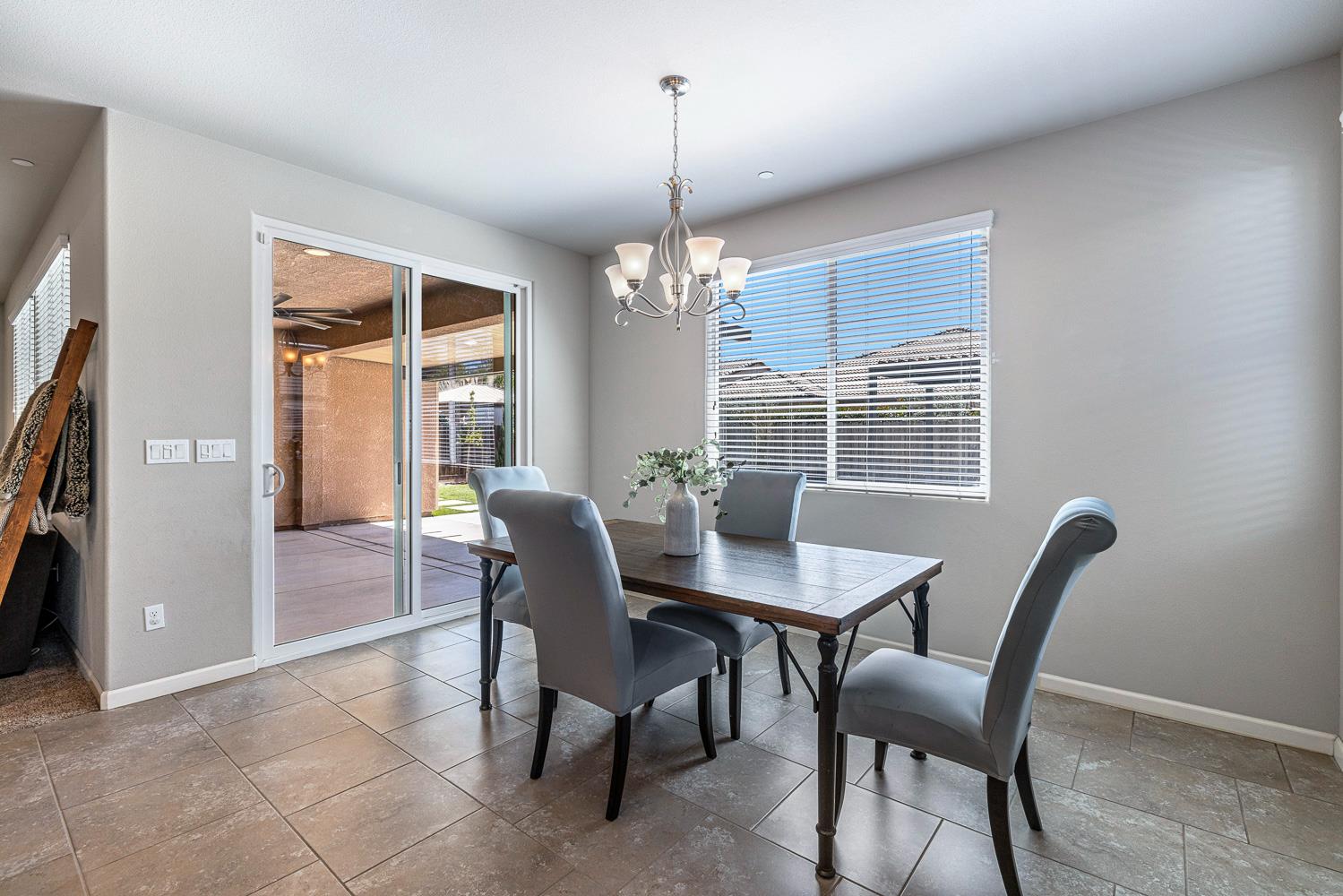 4052 Flint Ave, Clovis, CA 93619