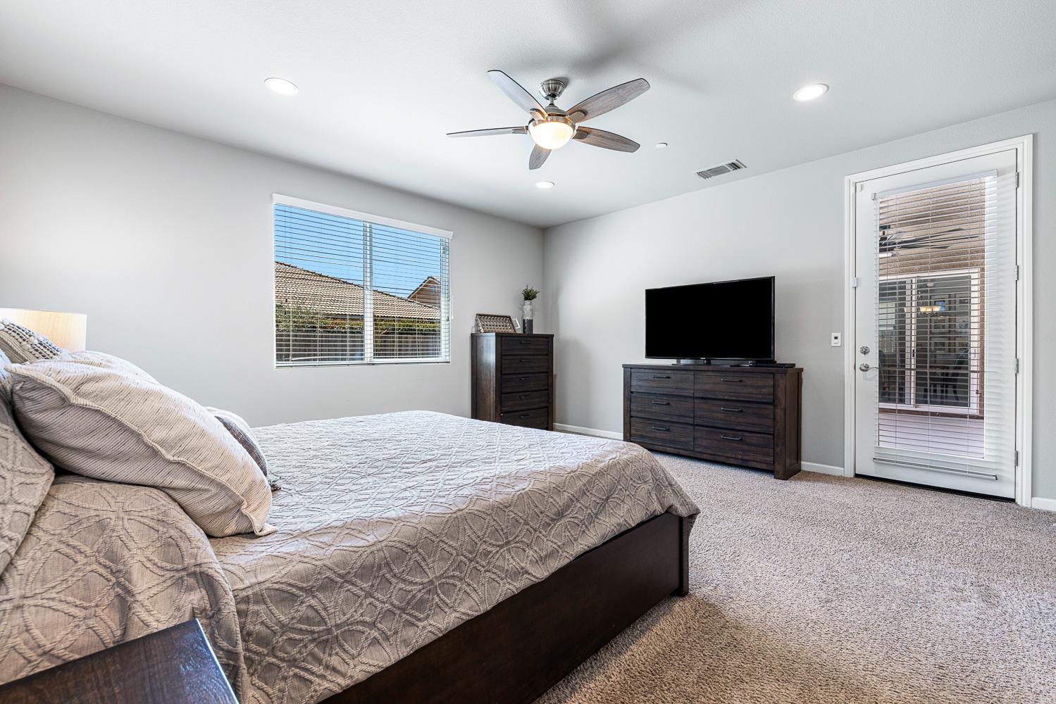 4052 Flint Ave, Clovis, CA 93619
