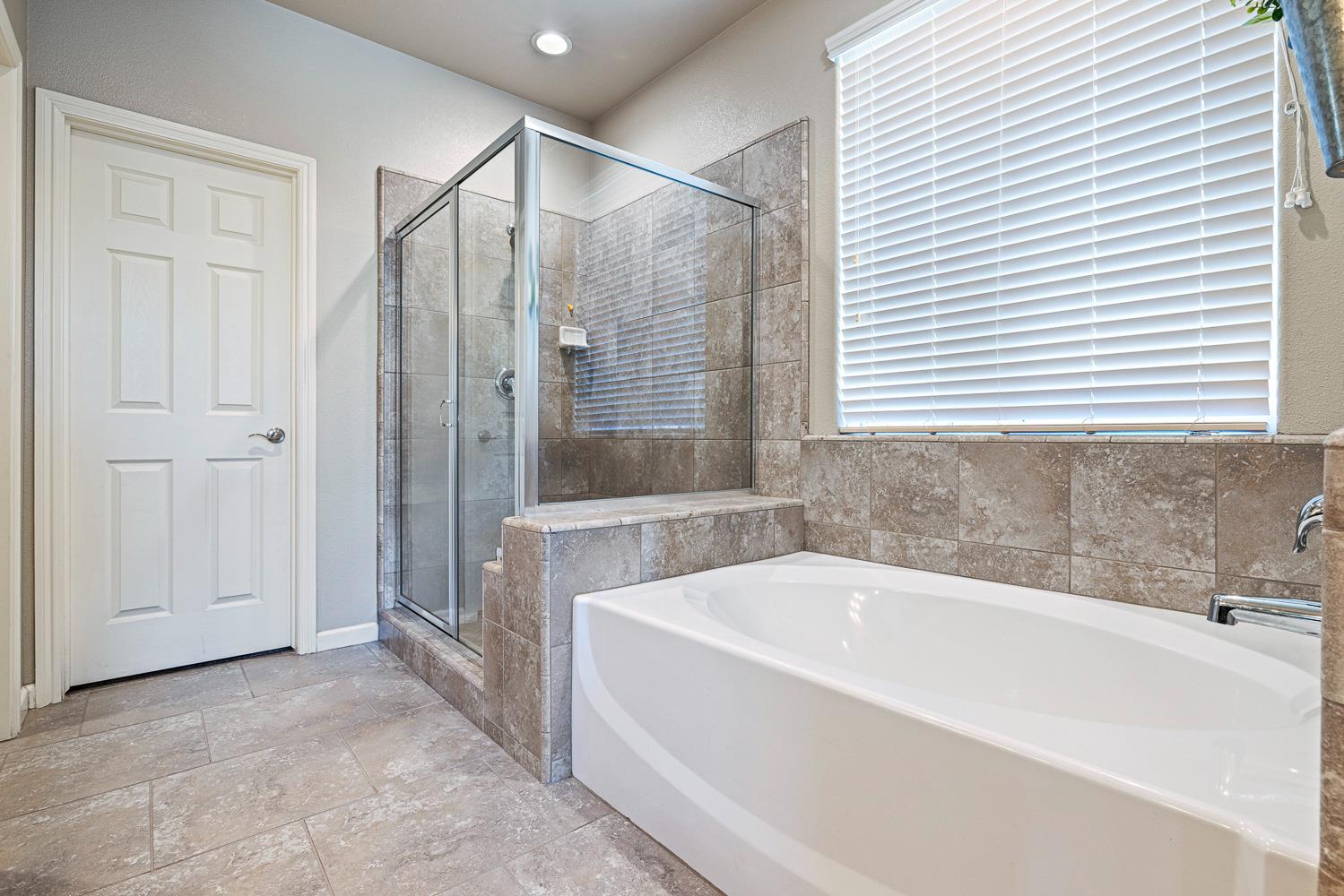 4052 Flint Ave, Clovis, CA 93619