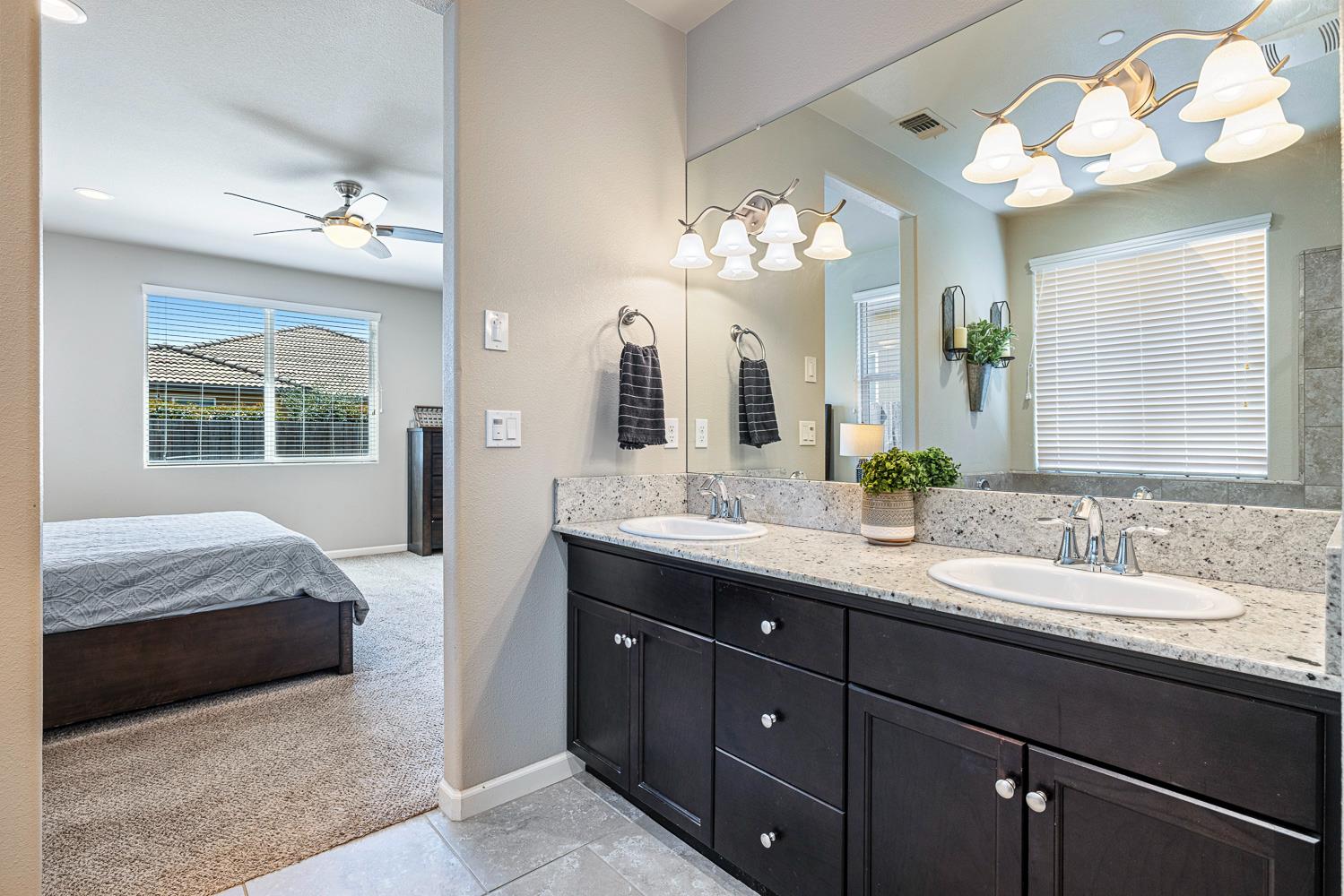 4052 Flint Ave, Clovis, CA 93619