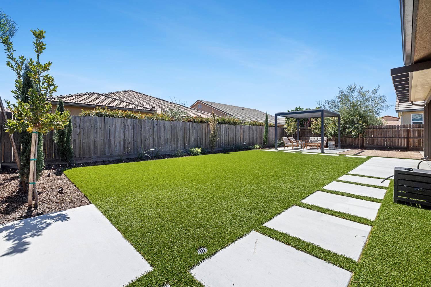 4052 Flint Ave, Clovis, CA 93619