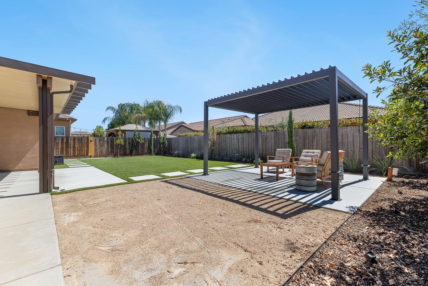 4052 Flint Ave, Clovis, CA 93619