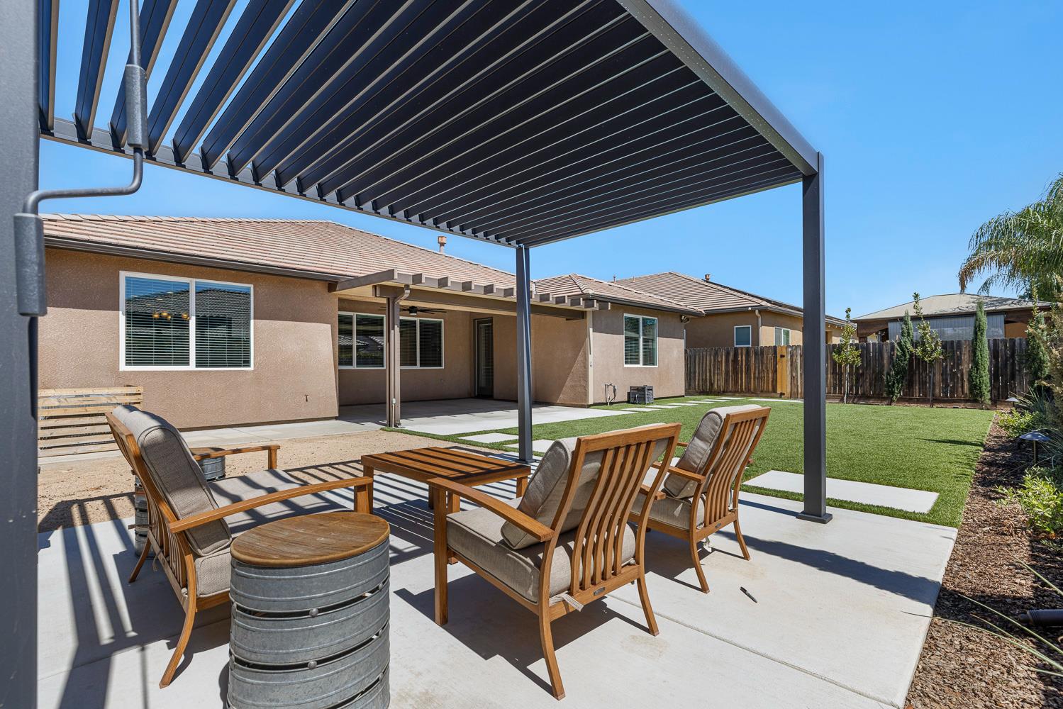 4052 Flint Ave, Clovis, CA 93619