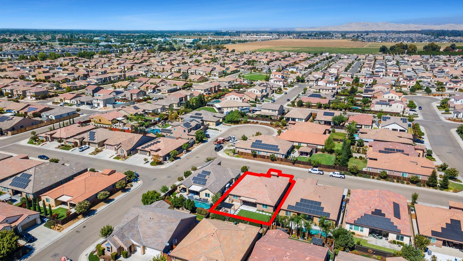 4052 Flint Ave, Clovis, CA 93619
