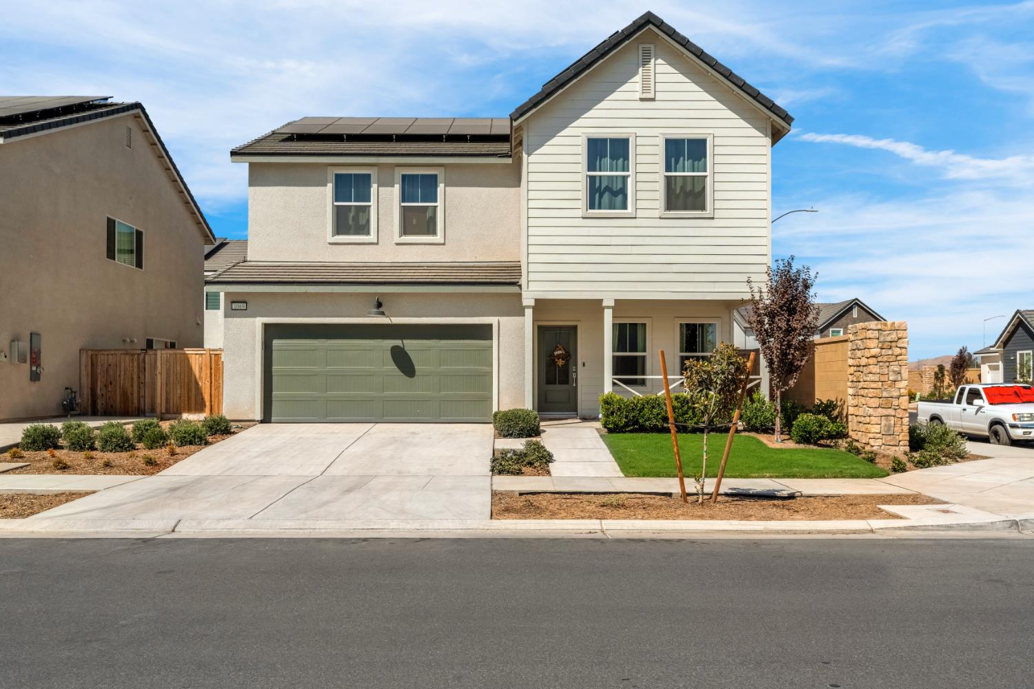 1069 Plum Tree Ave, Clovis, CA 93619