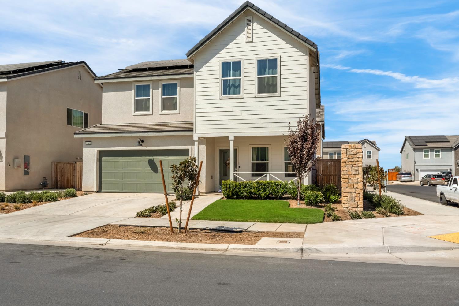 1069 Plum Tree Ave, Clovis, CA 93619