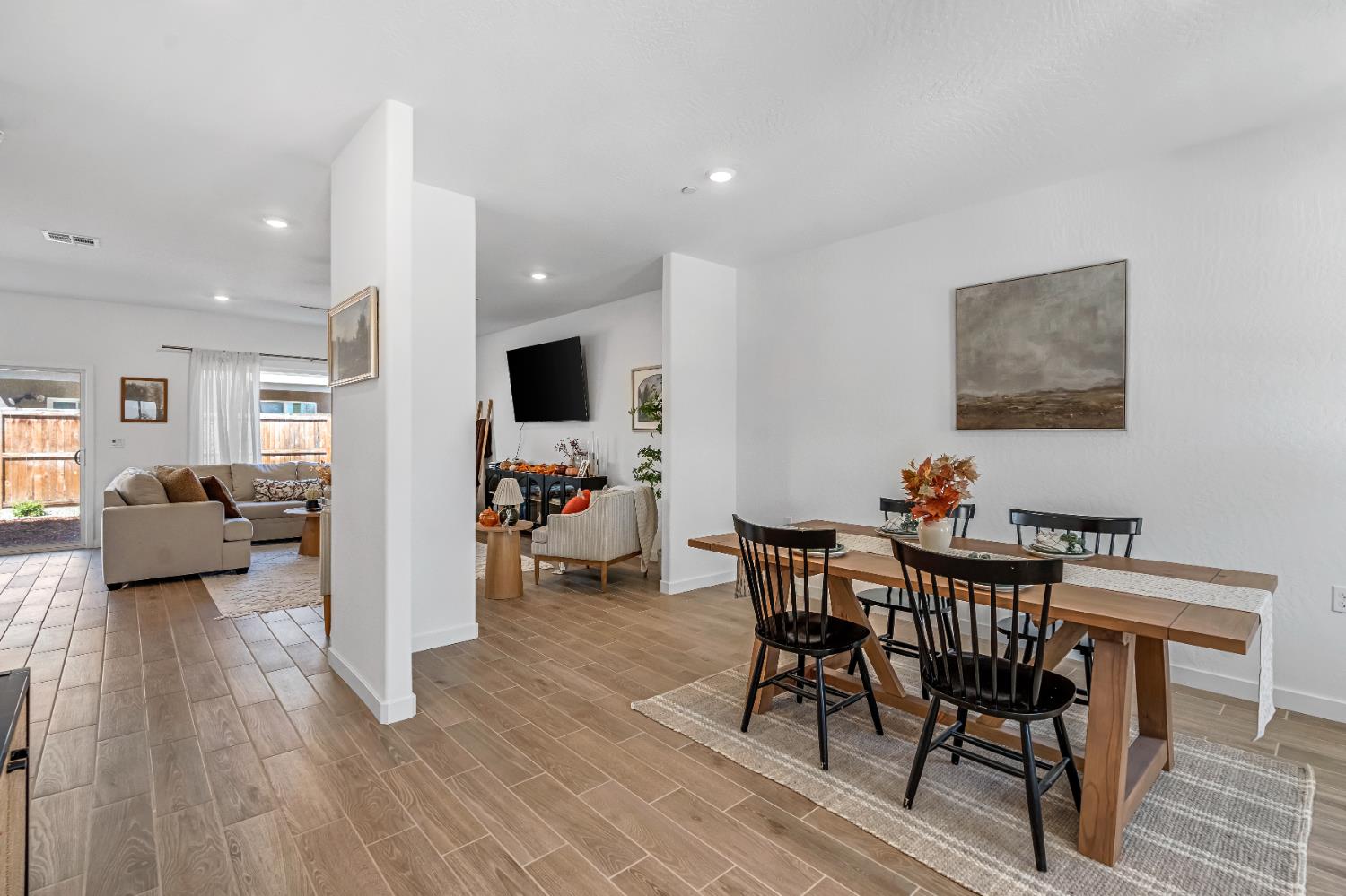 1069 Plum Tree Ave, Clovis, CA 93619