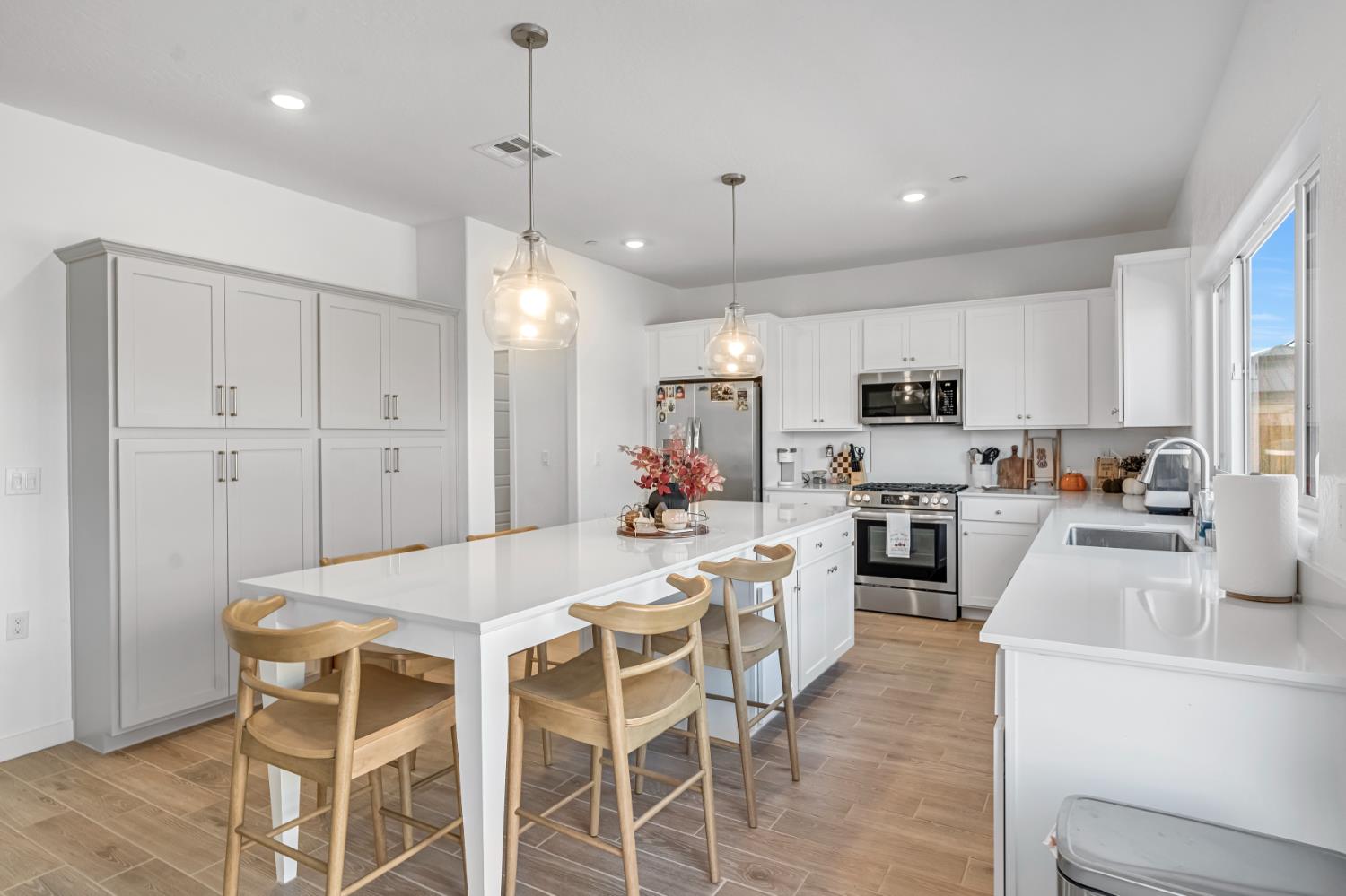 1069 Plum Tree Ave, Clovis, CA 93619