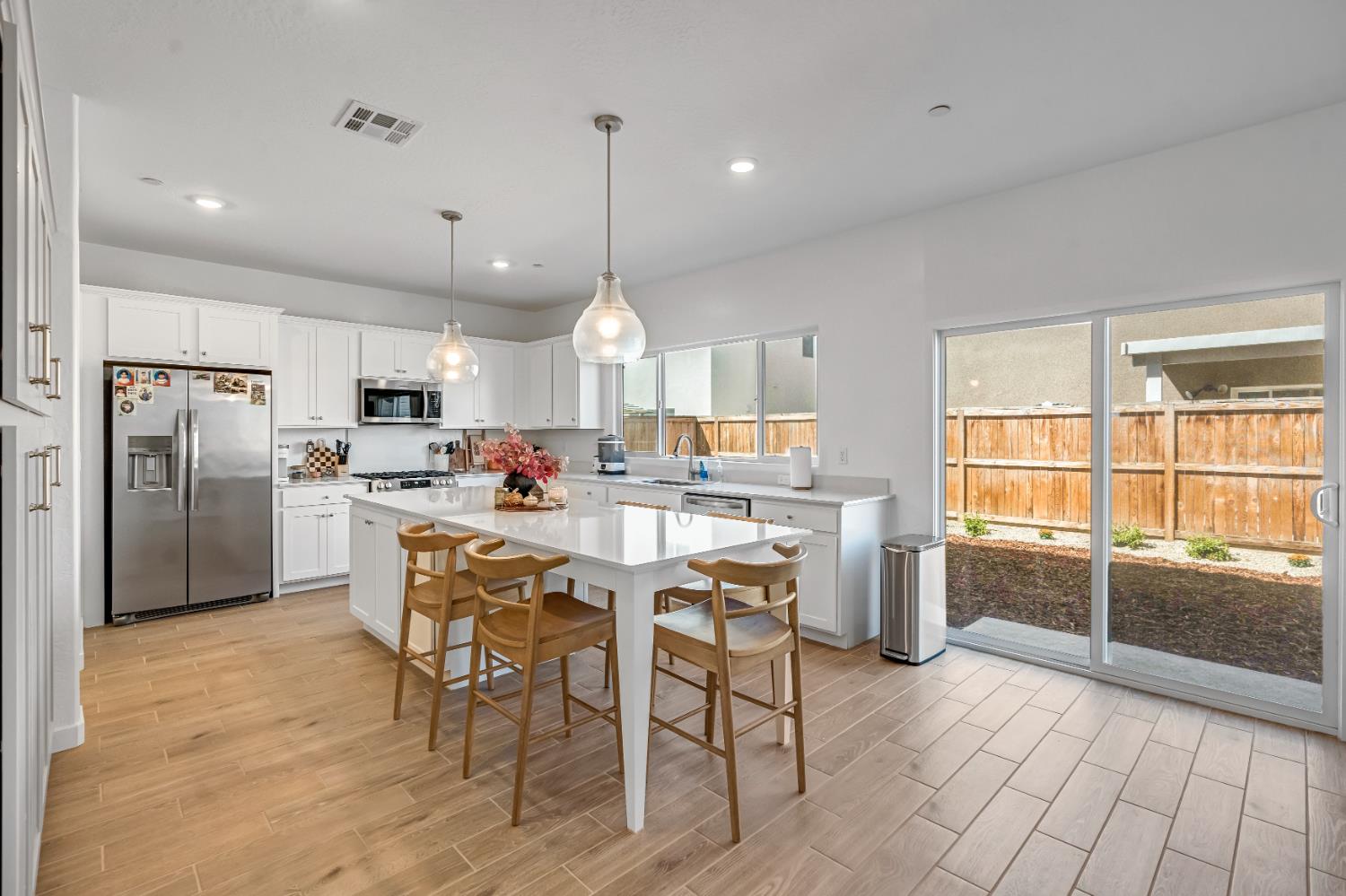1069 Plum Tree Ave, Clovis, CA 93619