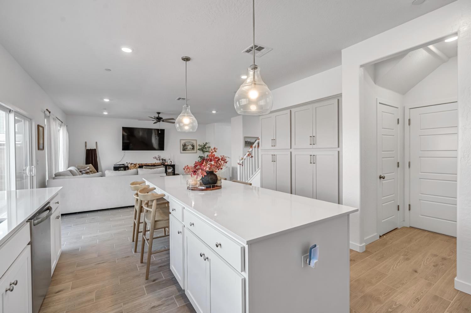 1069 Plum Tree Ave, Clovis, CA 93619
