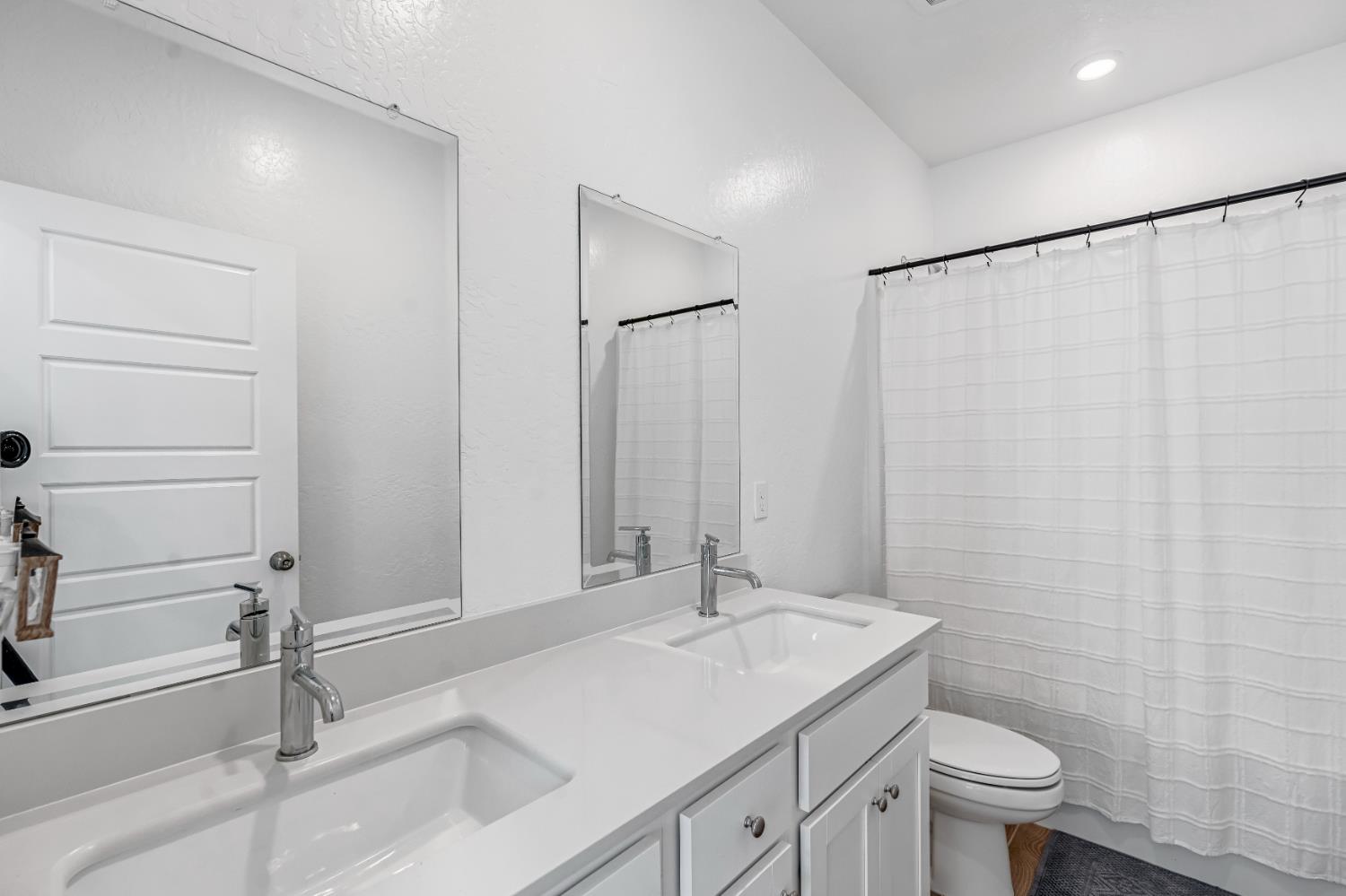1069 Plum Tree Ave, Clovis, CA 93619