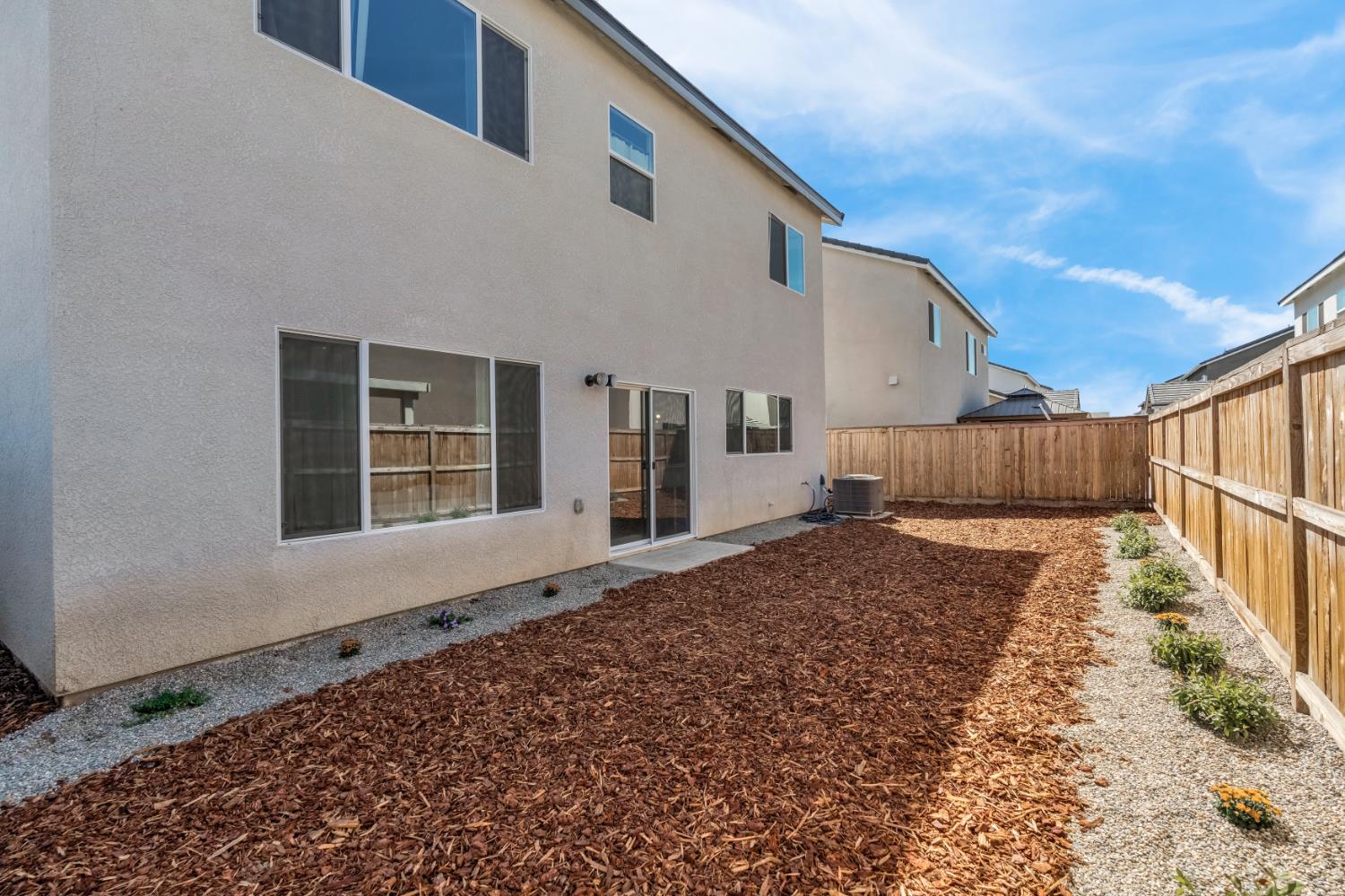1069 Plum Tree Ave, Clovis, CA 93619